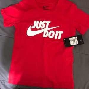 Boys size 7 Nike shirt never been worn